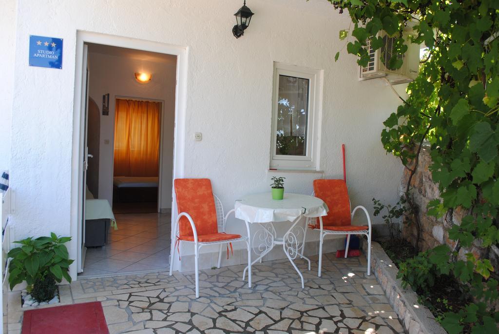 Guest House Pamela Senj  Exterior foto